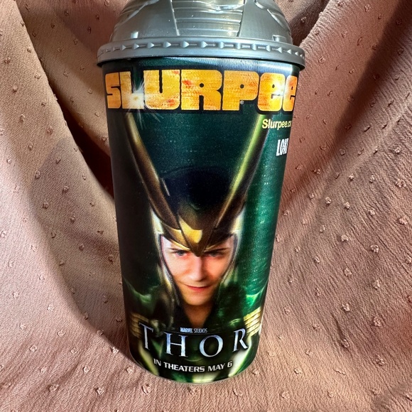 Rare Thor movie Loki hologram 7-11 slurpee cup - Picture 1 of 6
